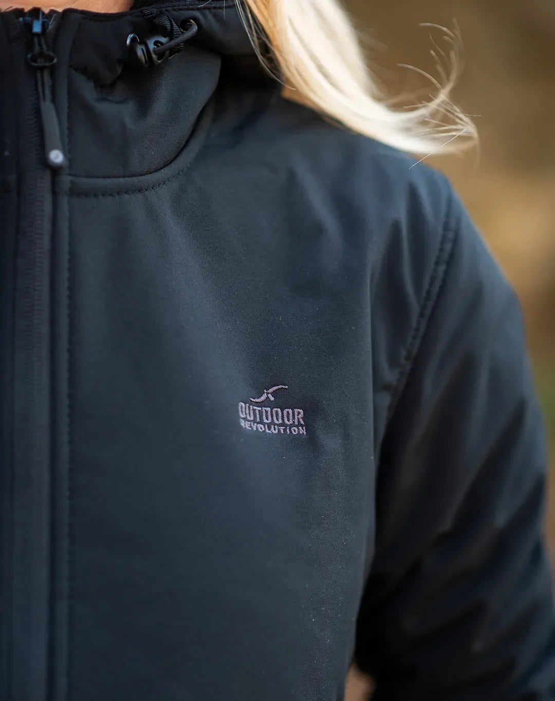 סופטשל Rebecca: טקסטורת בד חיצוני Protex עמיד ונושם