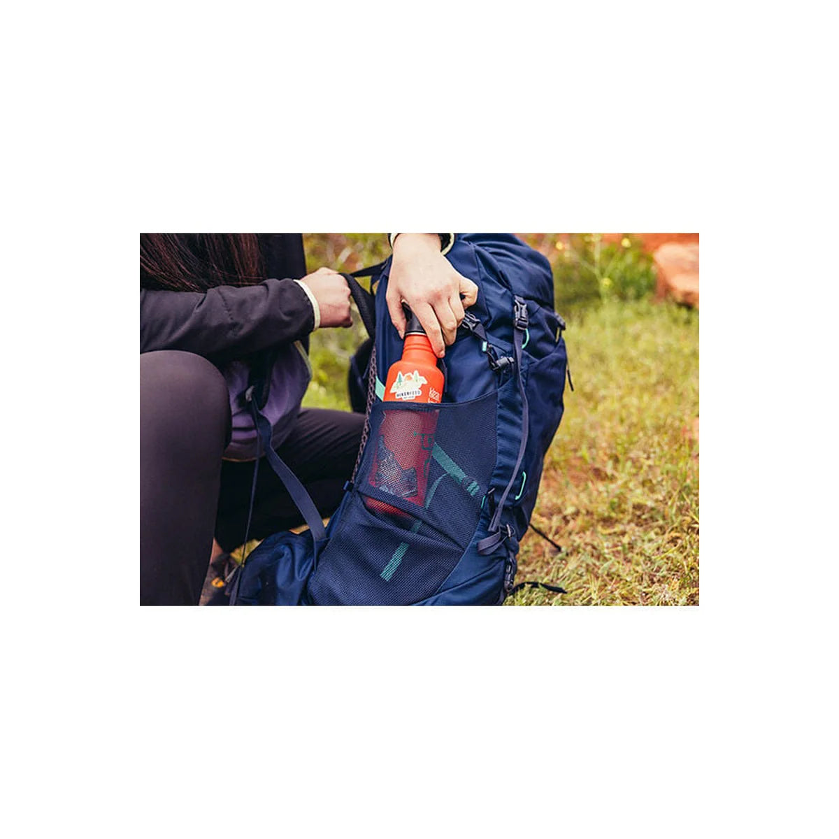 תרמיל טיולים Gregory Amber 54: רצועת חזה עם משרוקית חירום משולבת