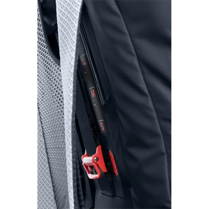 כיסים ברוכסן ברצועות המותן של תרמיל Deuter Futura Air Trek 55+10 SL