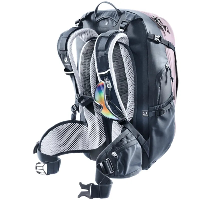 תרמיל רכיבה Deuter עם לולאות חיבור ואלמנטים מחזירי אור לבטיחות