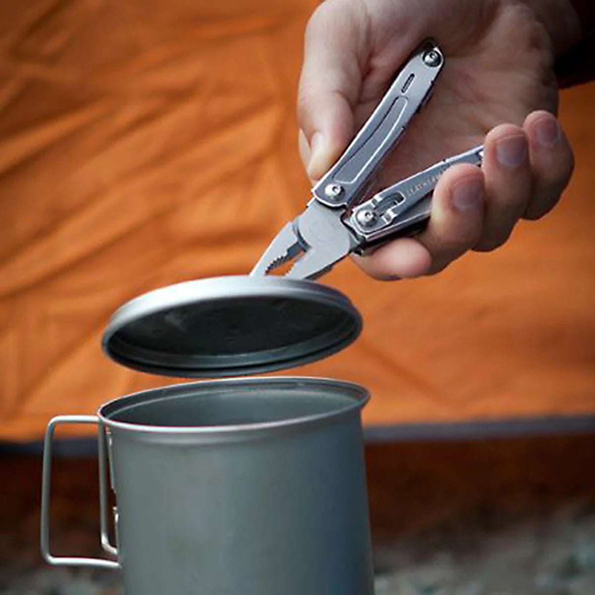 Leatherman Wingman: מידות קומפקטיות ומשקל נוח לנשיאה