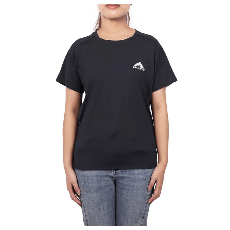 תקריב בד מנדף בחולצת Trailhead Parla, אוורור משופר