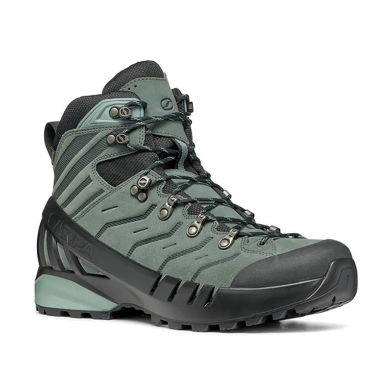 נעלי הרים Scarpa Cyclone GTX לנשים: עור Perwanger, סוליית Vibram לאחיזה ויציבות.