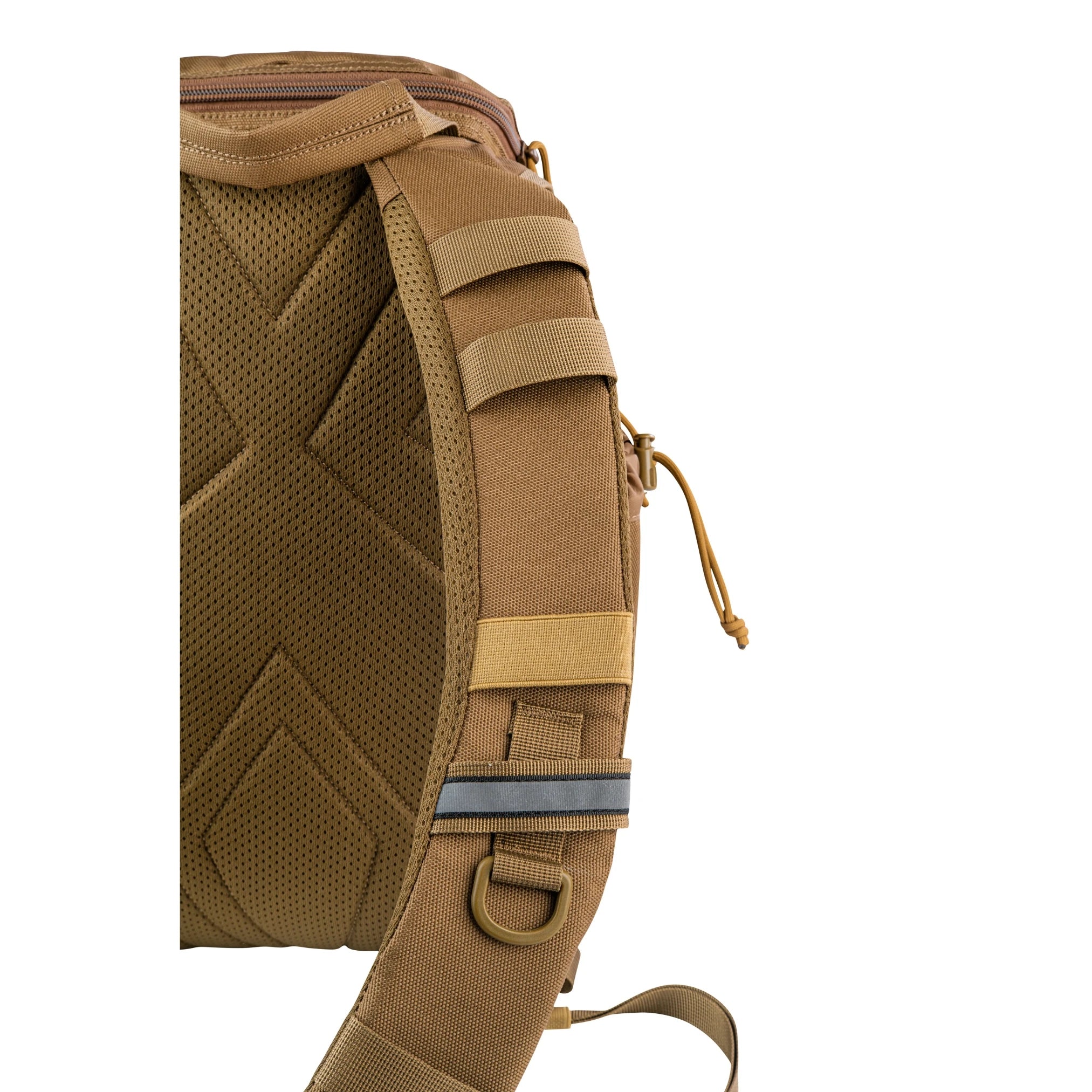 מערכת רצועות MOLLE וסרט סקוטש חיצוני לסימון טקטי בחזית התיק