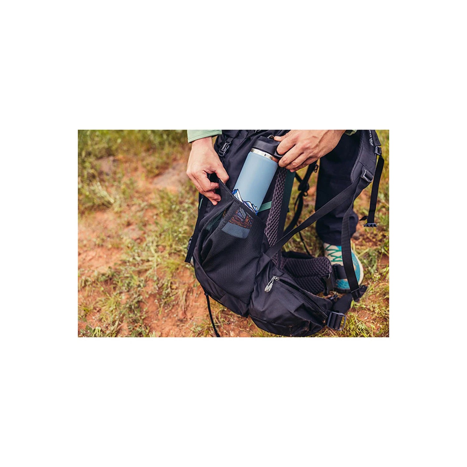 Stout 35 - כיסוי גשם מובנה בתרמיל