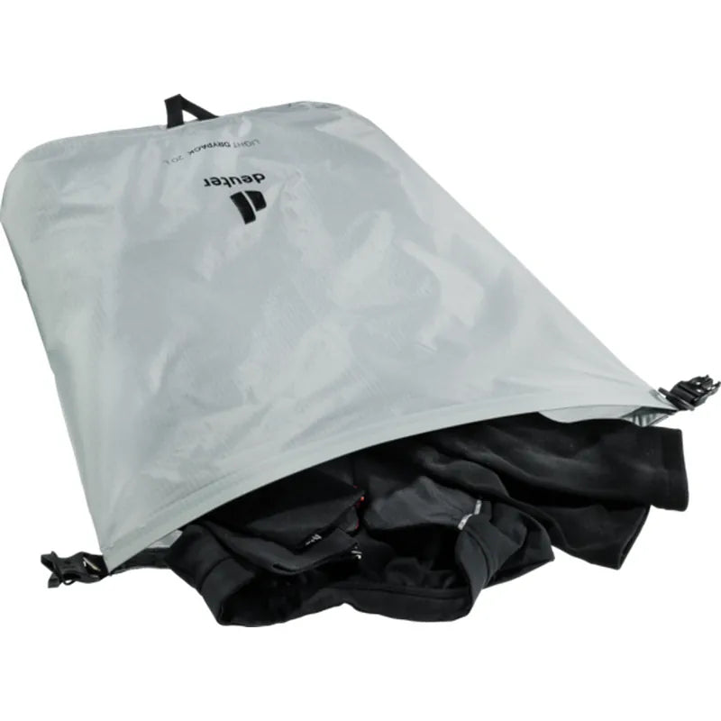 שק אטום למים Deuter Light Drypack 20L: חומר 40D PA Ripstop עמיד