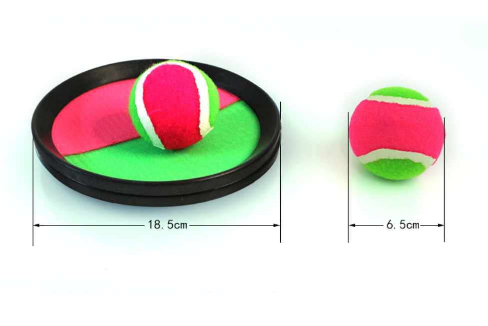 תקריב על רשת פלסטיק איכותית ברקטת תפוס את הכדור