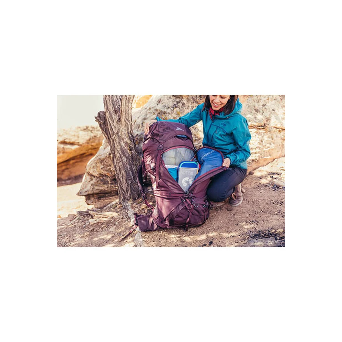 כיס רשת קדמי גדול בתרמיל Gregory Deva 70 עם סגירת אבזם