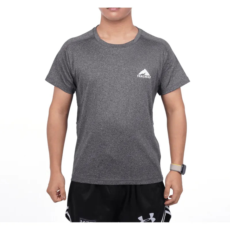 לוגו Trailhead על חולצת טיולים מנדפת Parlo לגבר