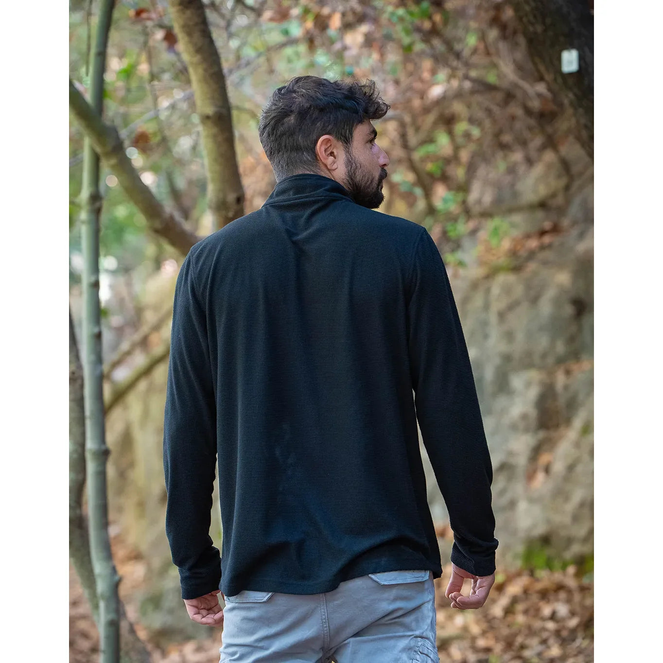 חולצת מיקרופליז Milo: בד מבודד לחום, מנדף זיעה לפעילות נוחה