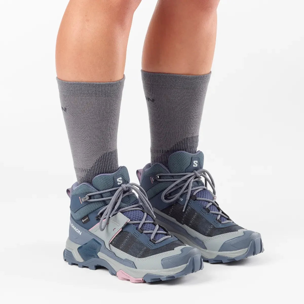 נעלי טיולים חצי גבוהות לנשים Salomon X Ultra 5 בצבע זית וכתום
