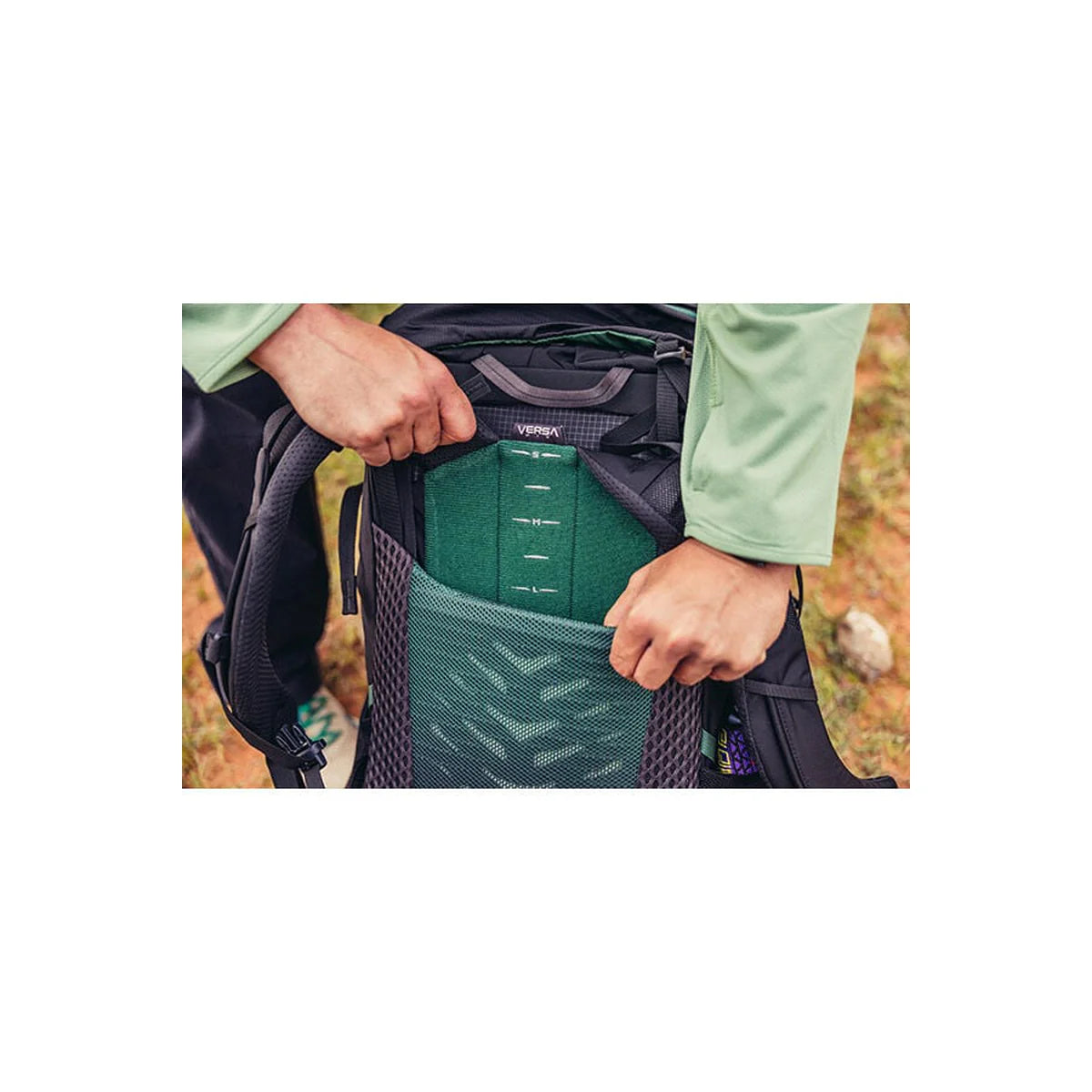 כיסי חגורת מותן גדולים ב-Stout 55 לגישה נוחה לטלפון