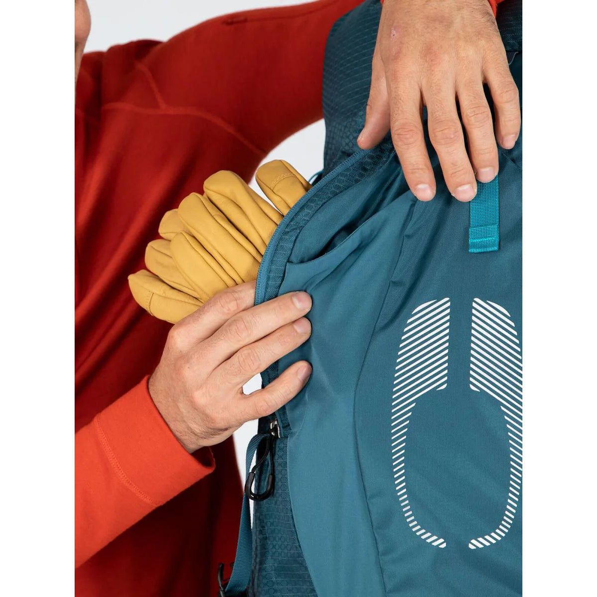 כיסי צד אלסטיים לבקבוקי מים ב-Atmos 65