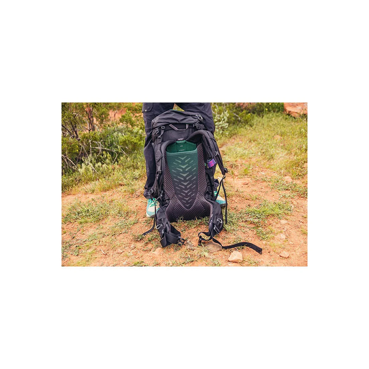 תרמיל Stout 55 עם כיסוי גשם מובנה לאבטחת הציוד