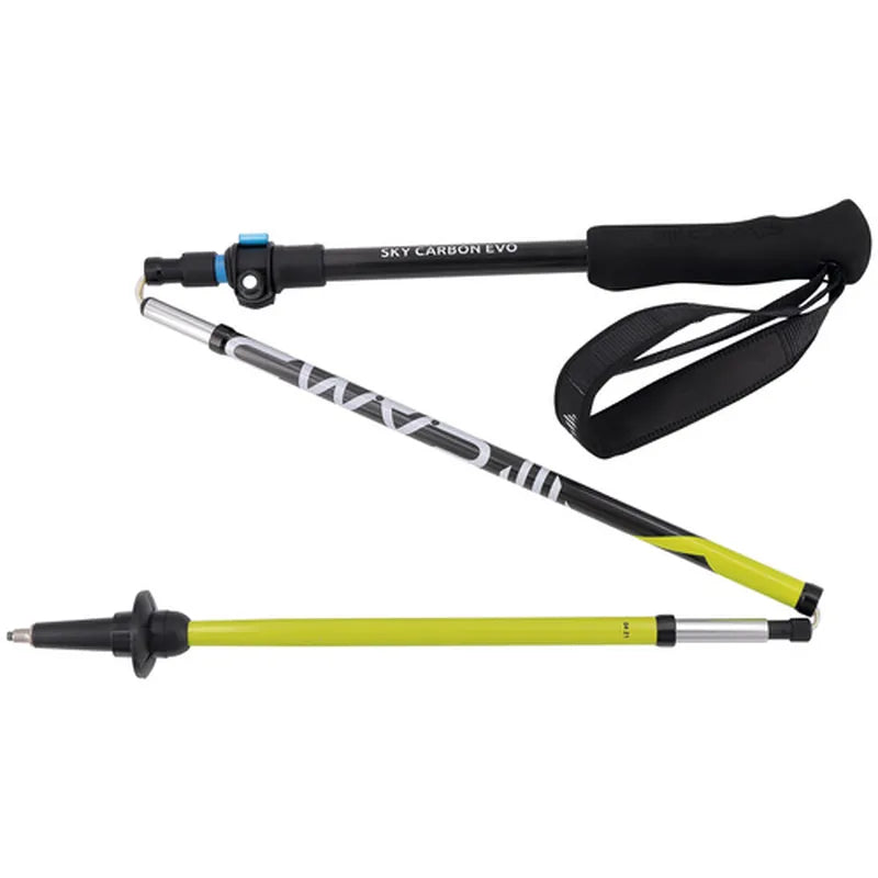 מקלות הליכה Sky Carbon Evo של CAMP: קלות משקל, מתכווננות ומתקפלות.