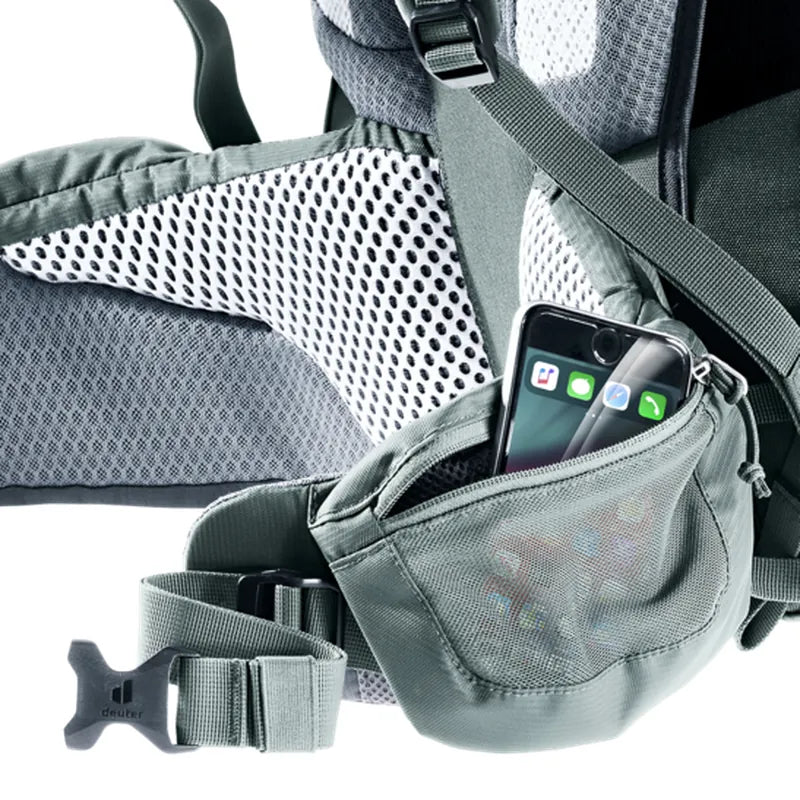 כיסי צד נמתחים בתרמיל Deuter Trail Pro 33