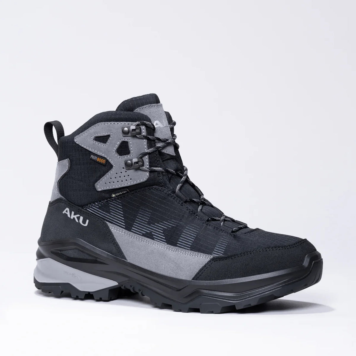 נעלי הרים לגברים AKU Adapta Light GTX בצבע שחור-אפור עם סוליית ויבראם וממברנת גורטקס.