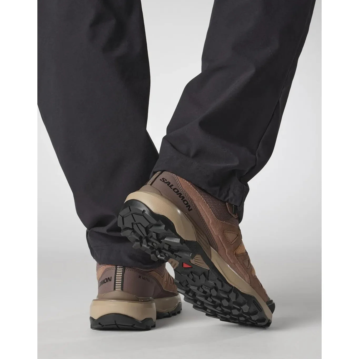 מבט צד של נעלי טיולים סלומון X Ultra 360 LTR Low