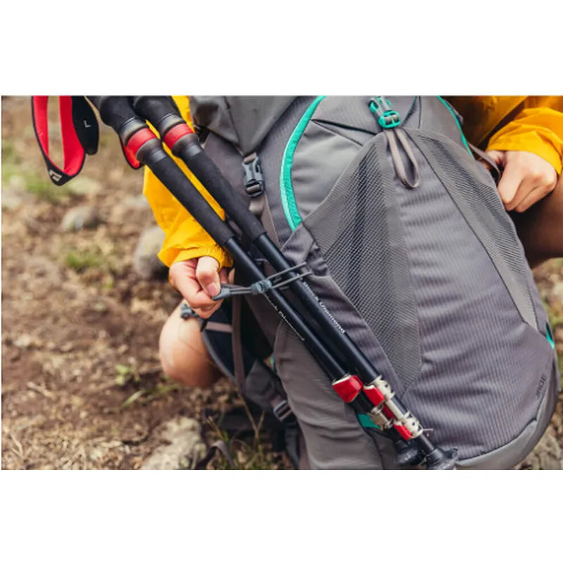 Gregory Jade 38: תאים חיצוניים לבקבוקי מים ותא פנימי לשלוקר לנוחות בשטח