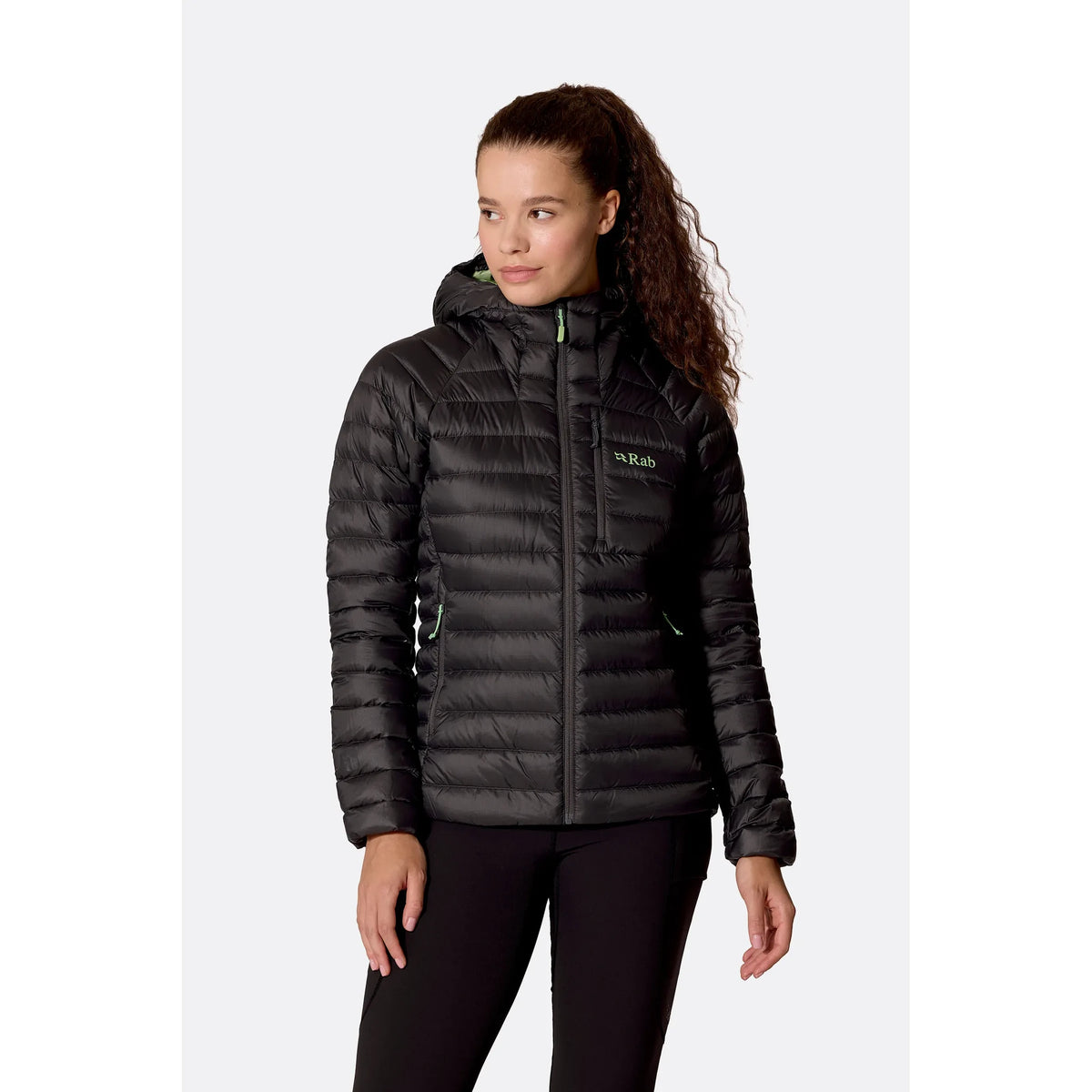 מעיל פוך נשים Rab Microlight Alpine Hoody עם כובע מובנה