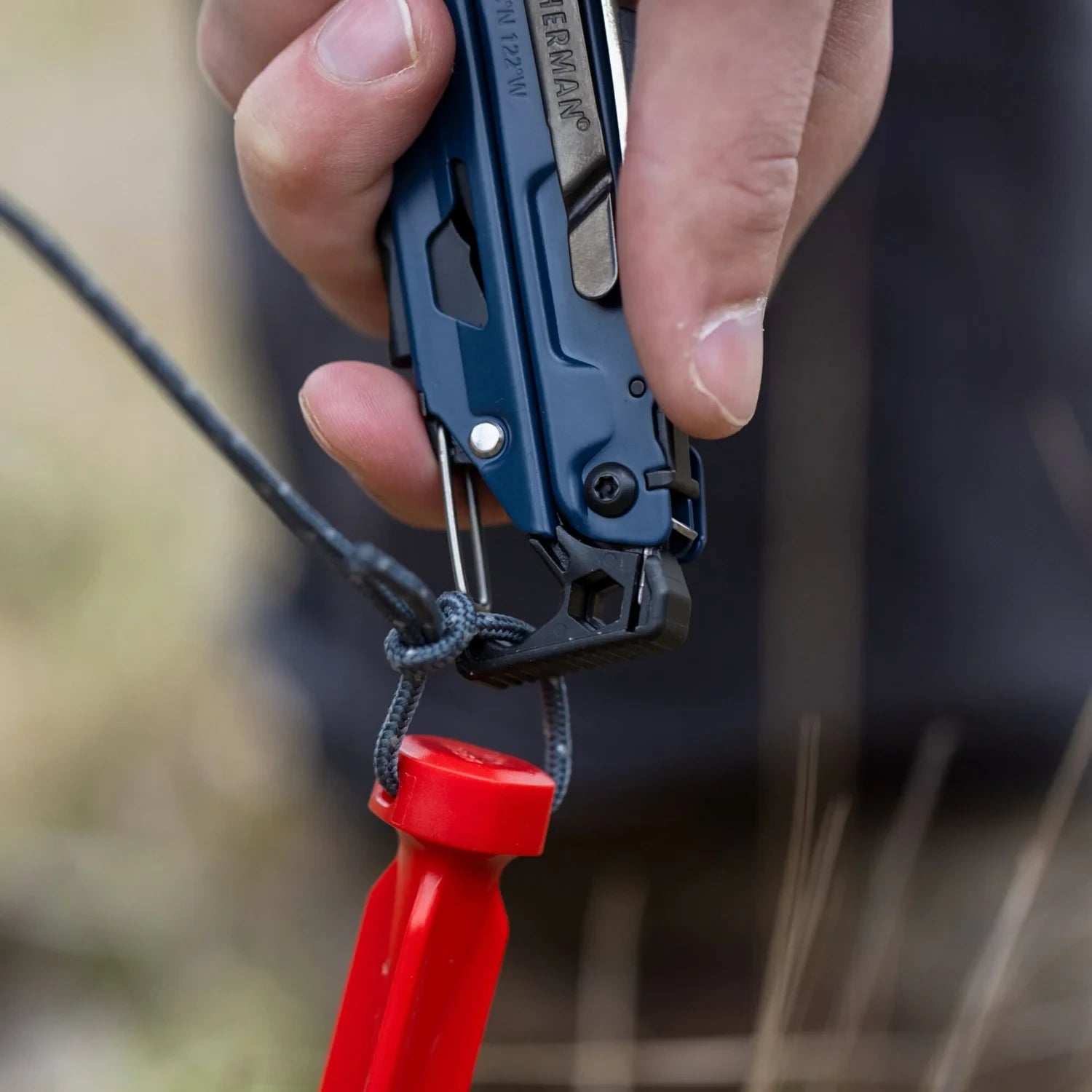 לדרמן Signal כחול שחור: מבט מקרוב על הכלים השונים