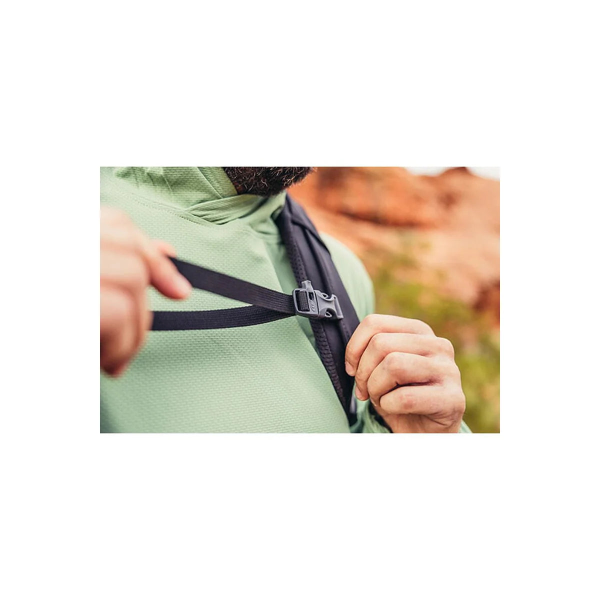 רצועת חזה עם משרוקית חירום בתרמיל Stout 55