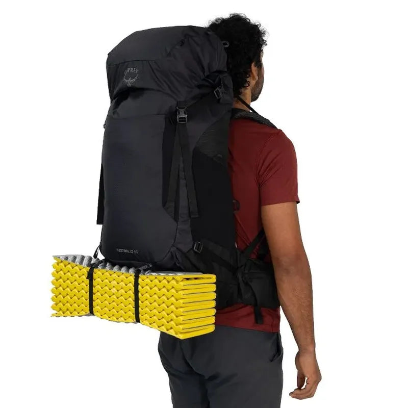 תרמיל Osprey Kestrel 65 LT - רצועות כתף מרופדות (edgeless) וחגורת אגן ErgoPull מותאמת.