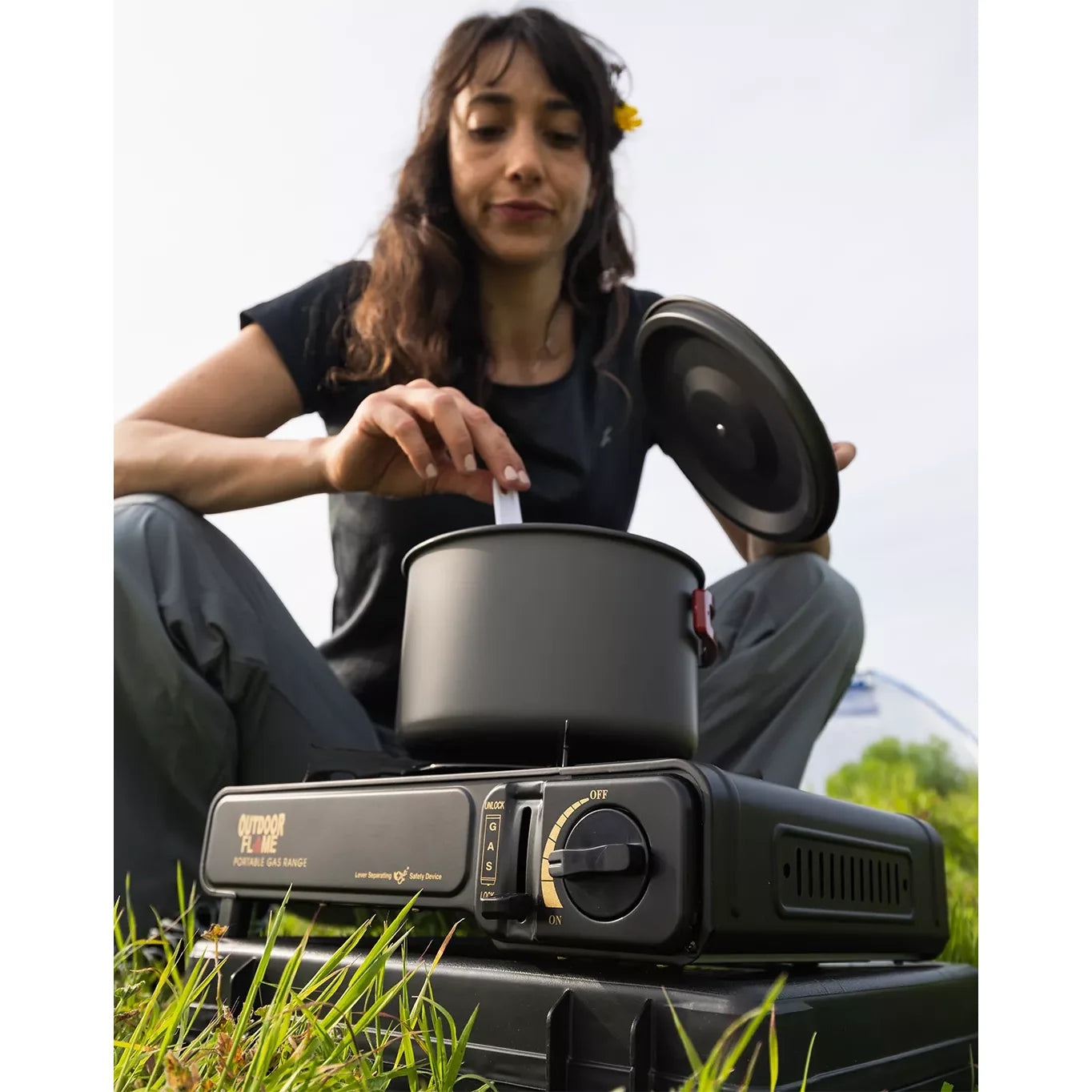 כירת פלא גז Outdoor Revolution, בסיס רחב, הצתה אלקטרונית.