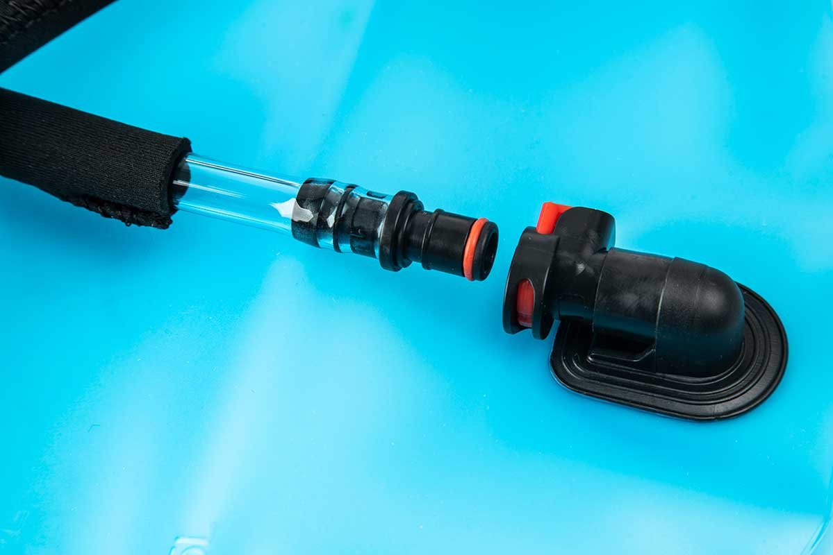 שלוקר Hydration 3L Go Nature: פתח מילוי רחב ונעילת מסילה