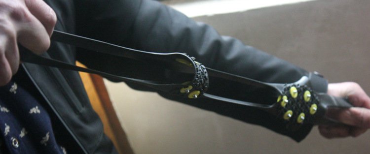 גומי נגד החלקה 'דרך ארץ' קומפקטי וקל לנשיאה, להתקנה מהירה על הנעל