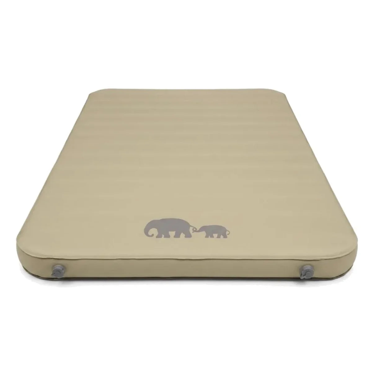 מזרן זוגי מתנפח מעצמו Jumbo Mat של Go Nature בגוון חאקי פרוס בשטח קמפינג