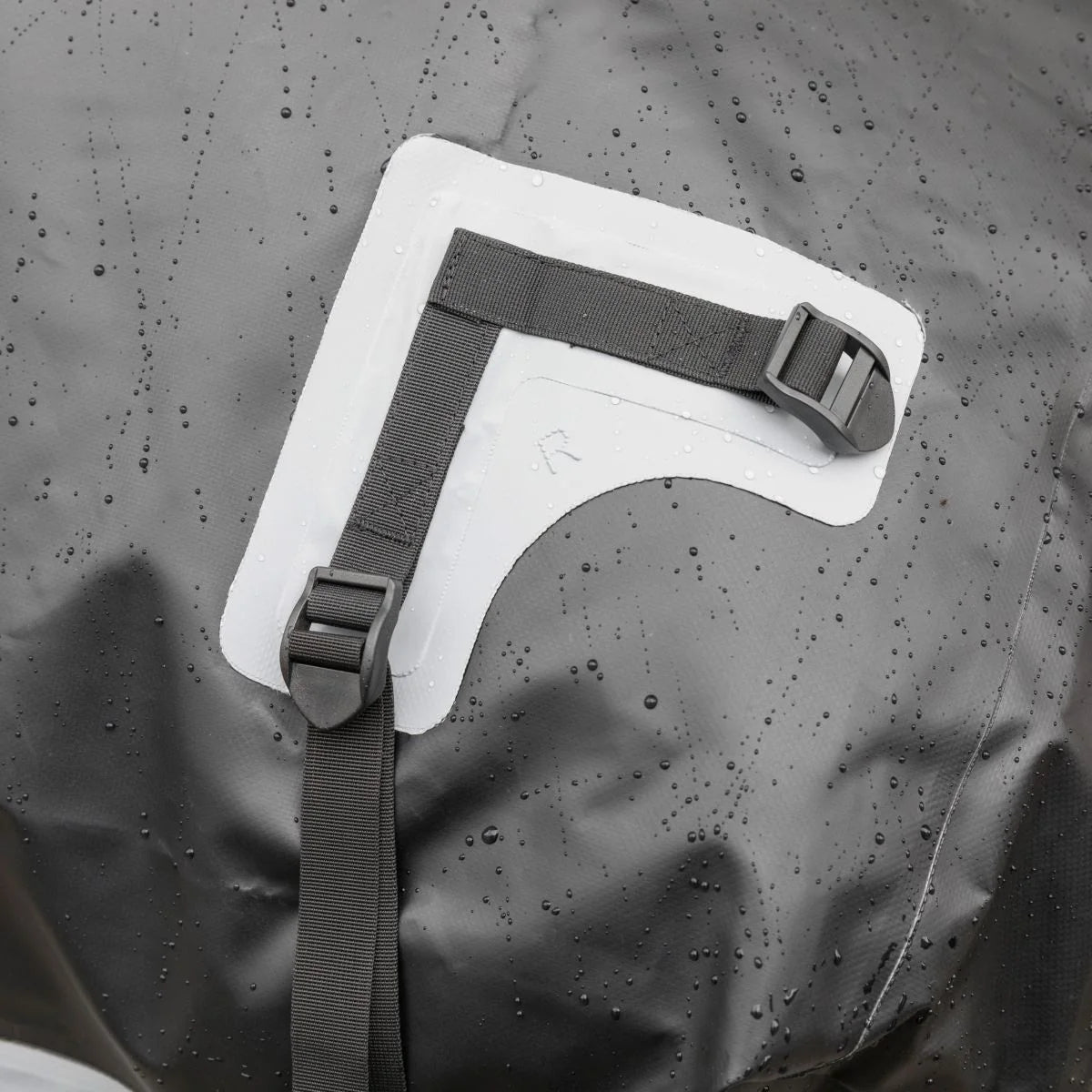 תיק גג לרכב Infinity ROOF TOP L: רצועות הידוק חזקות