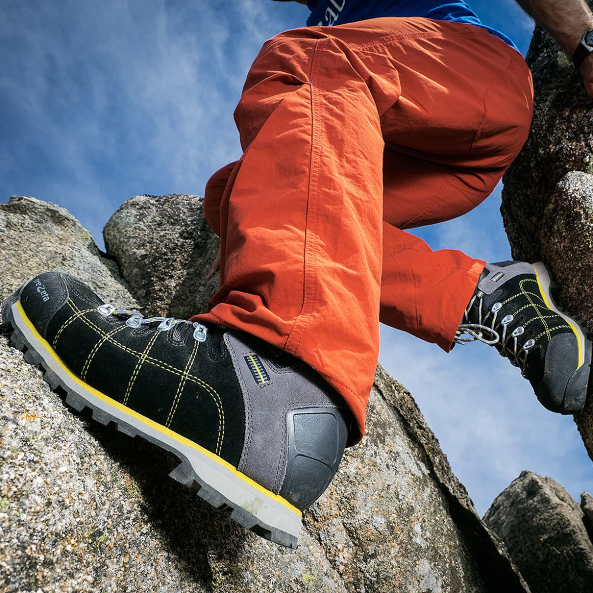 Hurricane Trezeta: עור Cordura עמיד לשחיקה