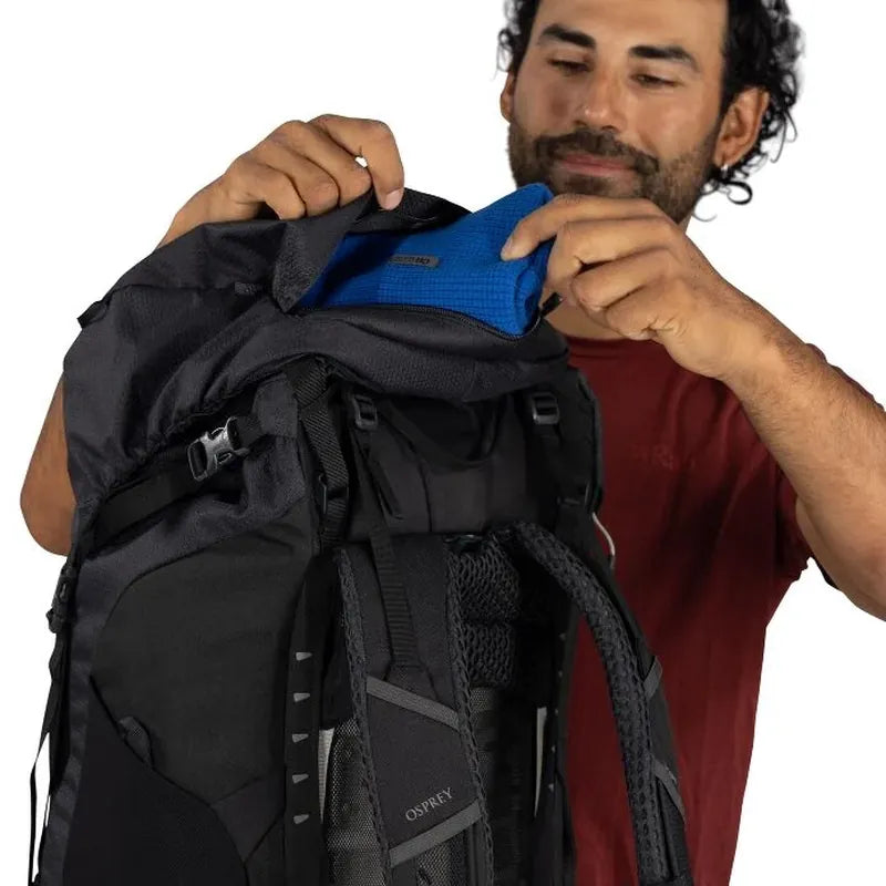תרמיל Osprey Kestrel 65 LT - הדגמה של מערכת LightWire frame ליעילות העברת משקל.