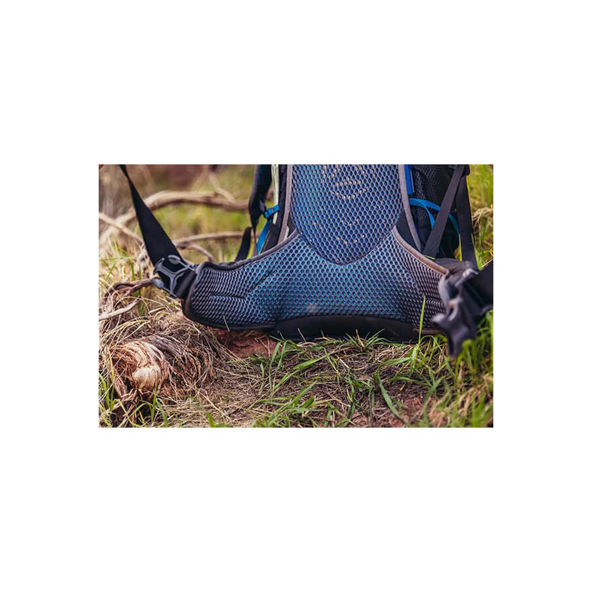 תרמיל Gregory Citro 24: כיס עליון עם רוכסן וכיס רשת פנימי