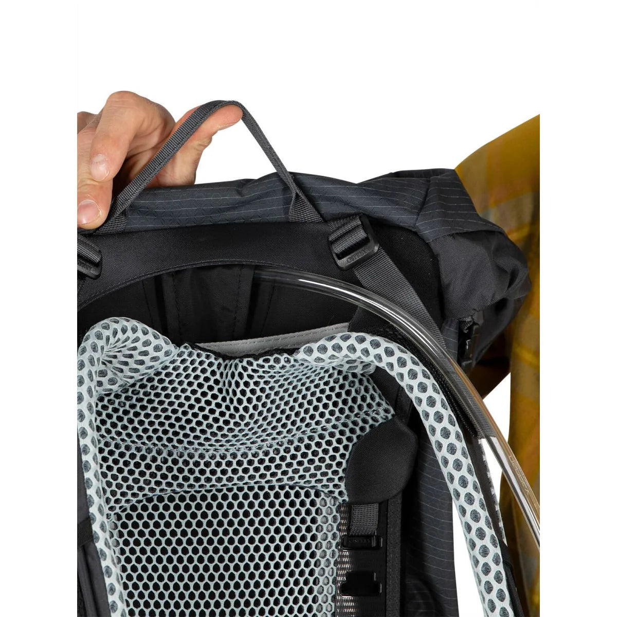 Stratos 36 תא ייעודי לשקית שתייה עד 3 ליטר