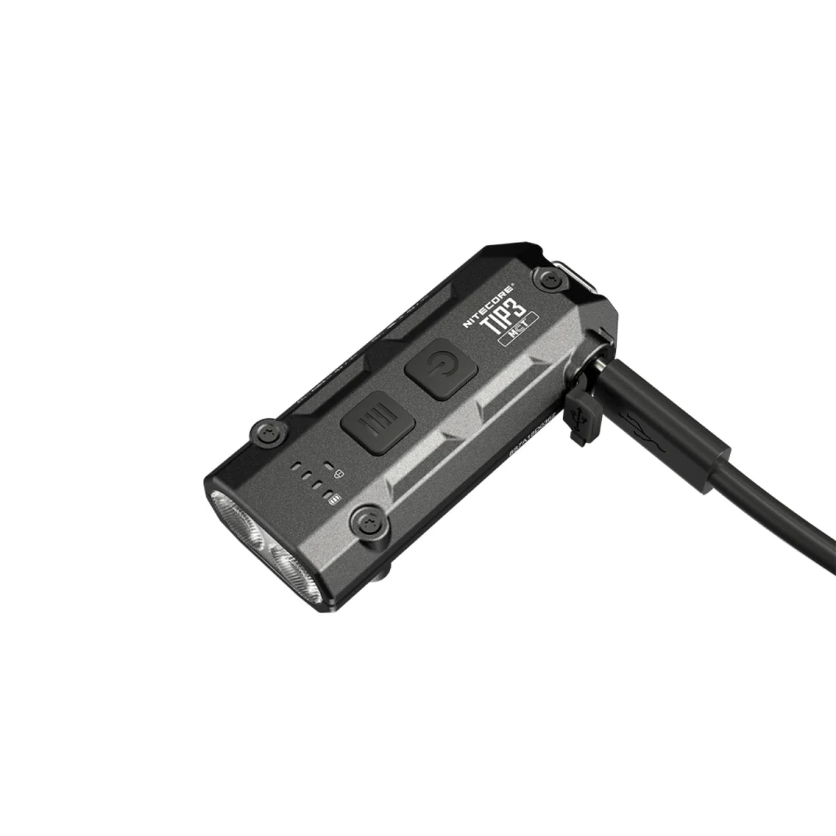 פנס כיס נטען USB-C קל משקל של 30 גרם מוחזק בין שתי אצבעות