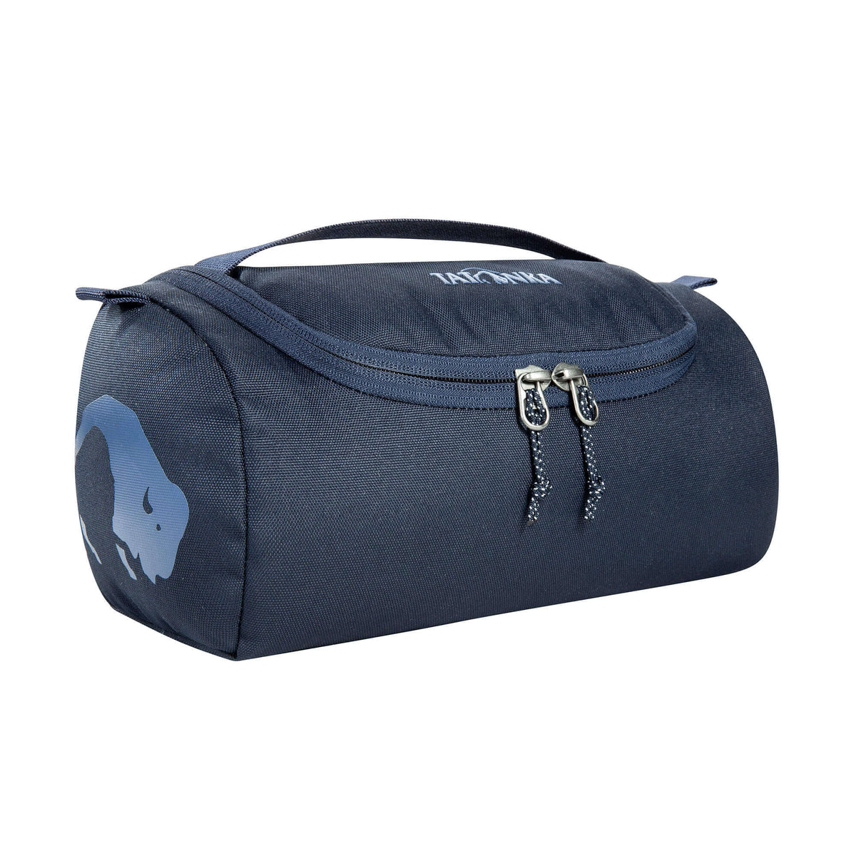 תיק כלי רחצה תלוי Care Barrel של Tatonka לקמפינג וטיולים, עשוי פוליאסטר ממוחזר דוחה מים.