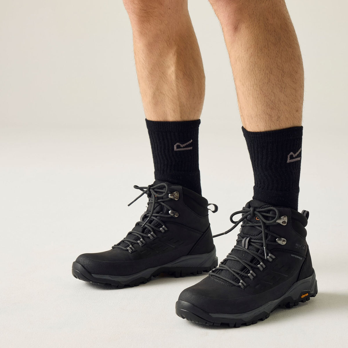 נעלי טיולים גברים BlakeBoot של Regatta עם סוליית Vibram וממברנת Isotex עמידה במים