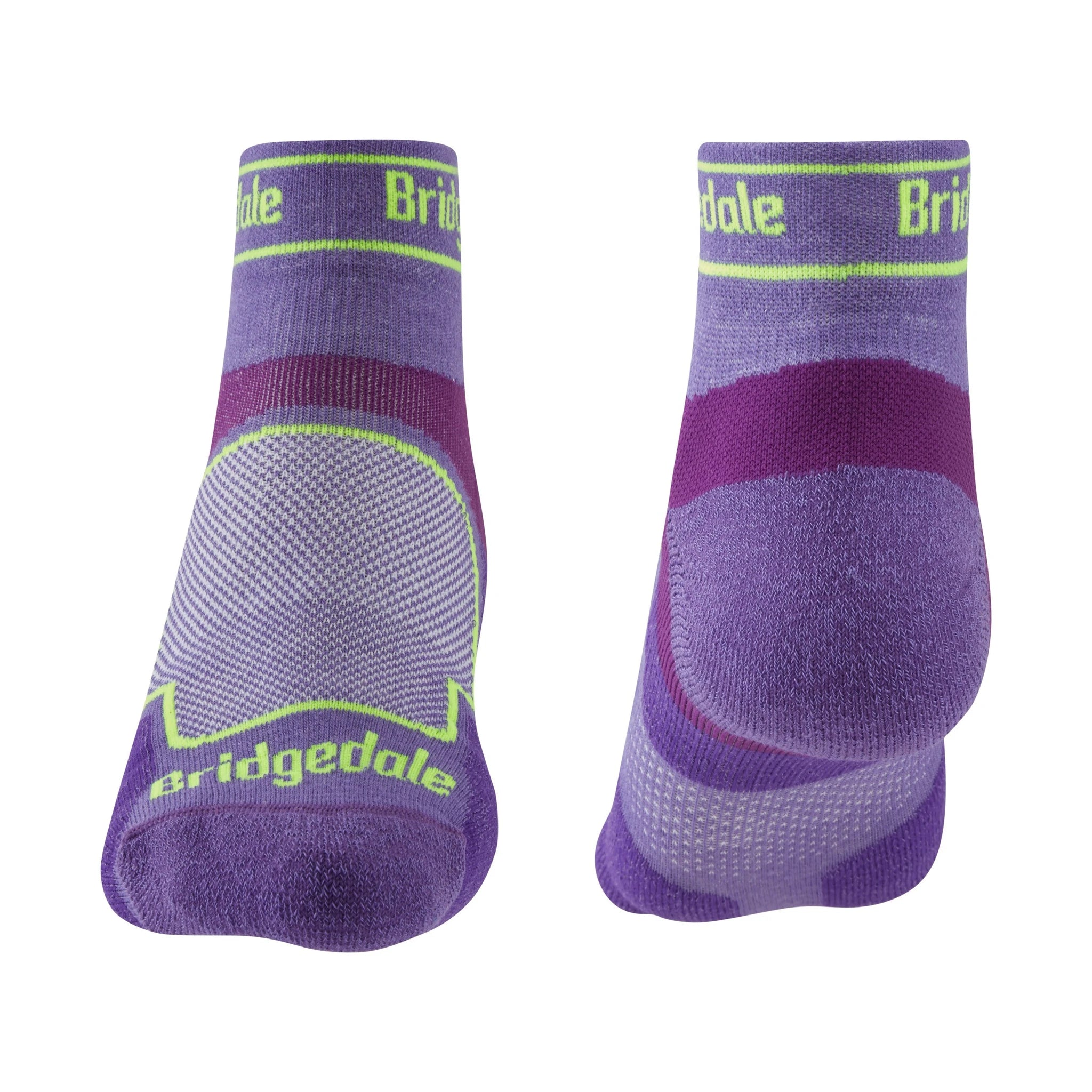 תקריב של גרבי ריצה Bridgedale Sport Ultra Lite T2 Coolmax - בד Coolmax מנדף זיעה