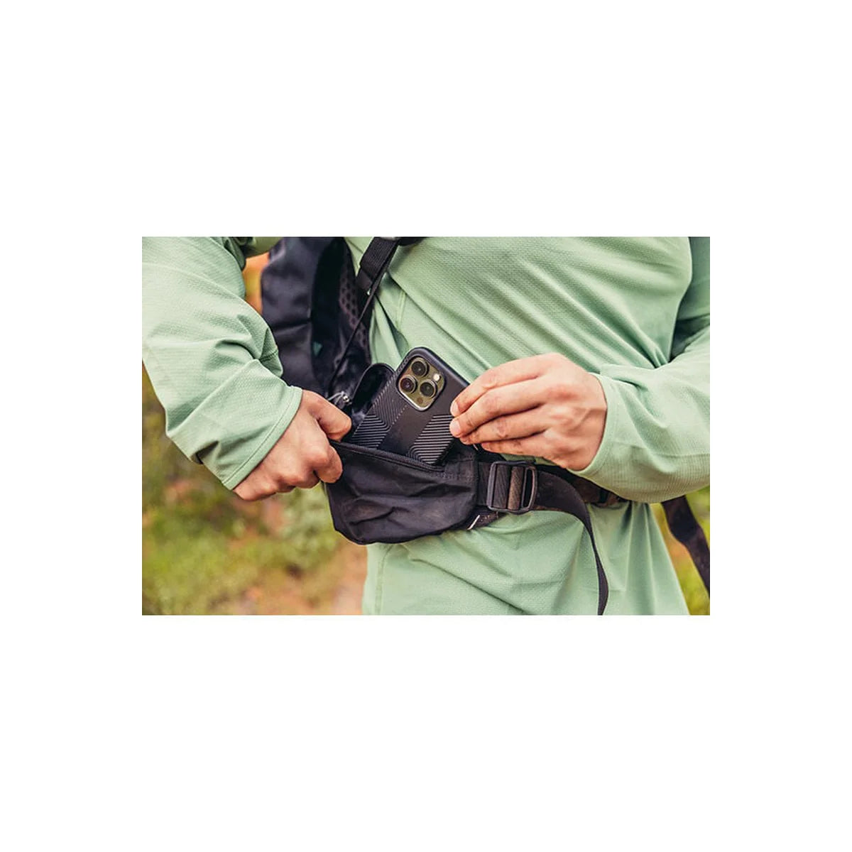 תרמיל גרגורי Stout 70, כיסי רשת צדדיים עם רצועות כיווץ.