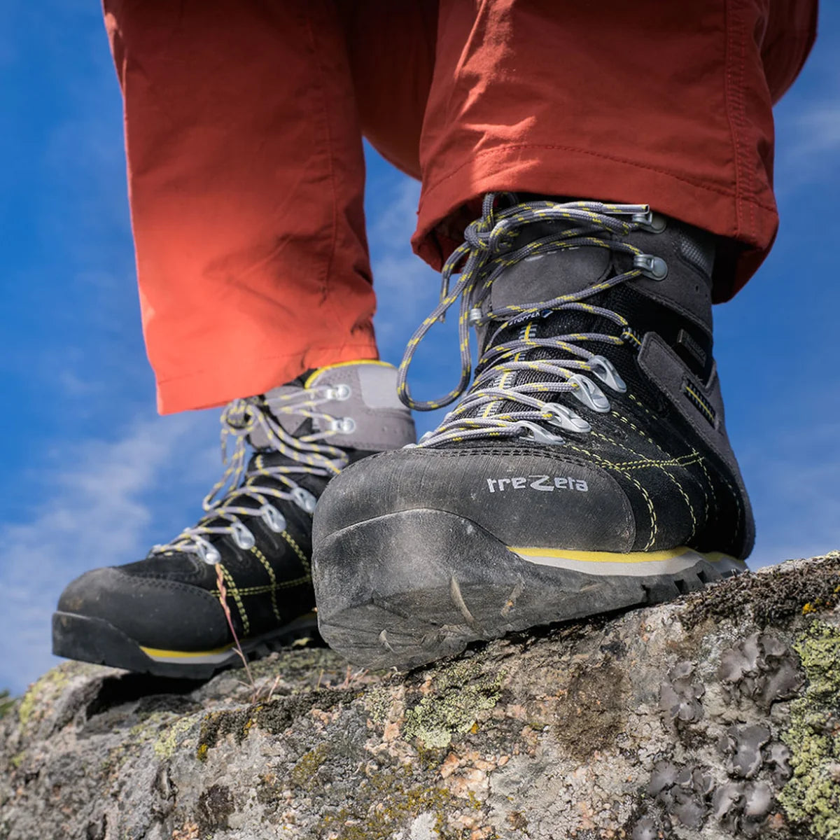 נעלי טיולים Hurricane: ממברנת Waterstopper לאטימות מים