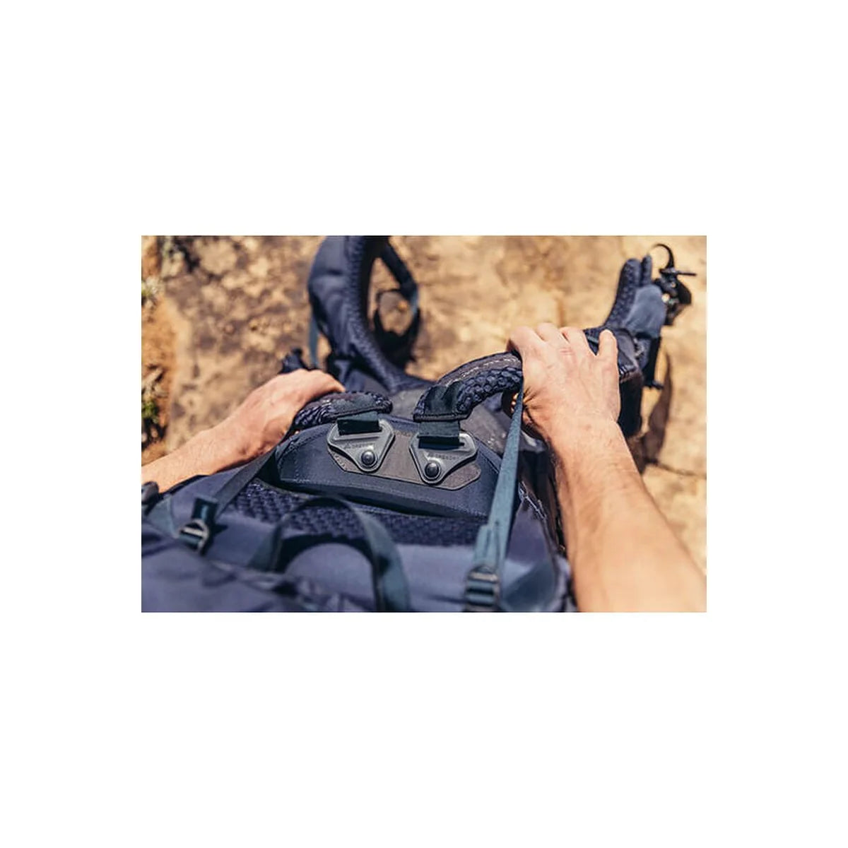 Gregory Baltoro 75: כיסוי גשם מובנה בתחתית המכסה