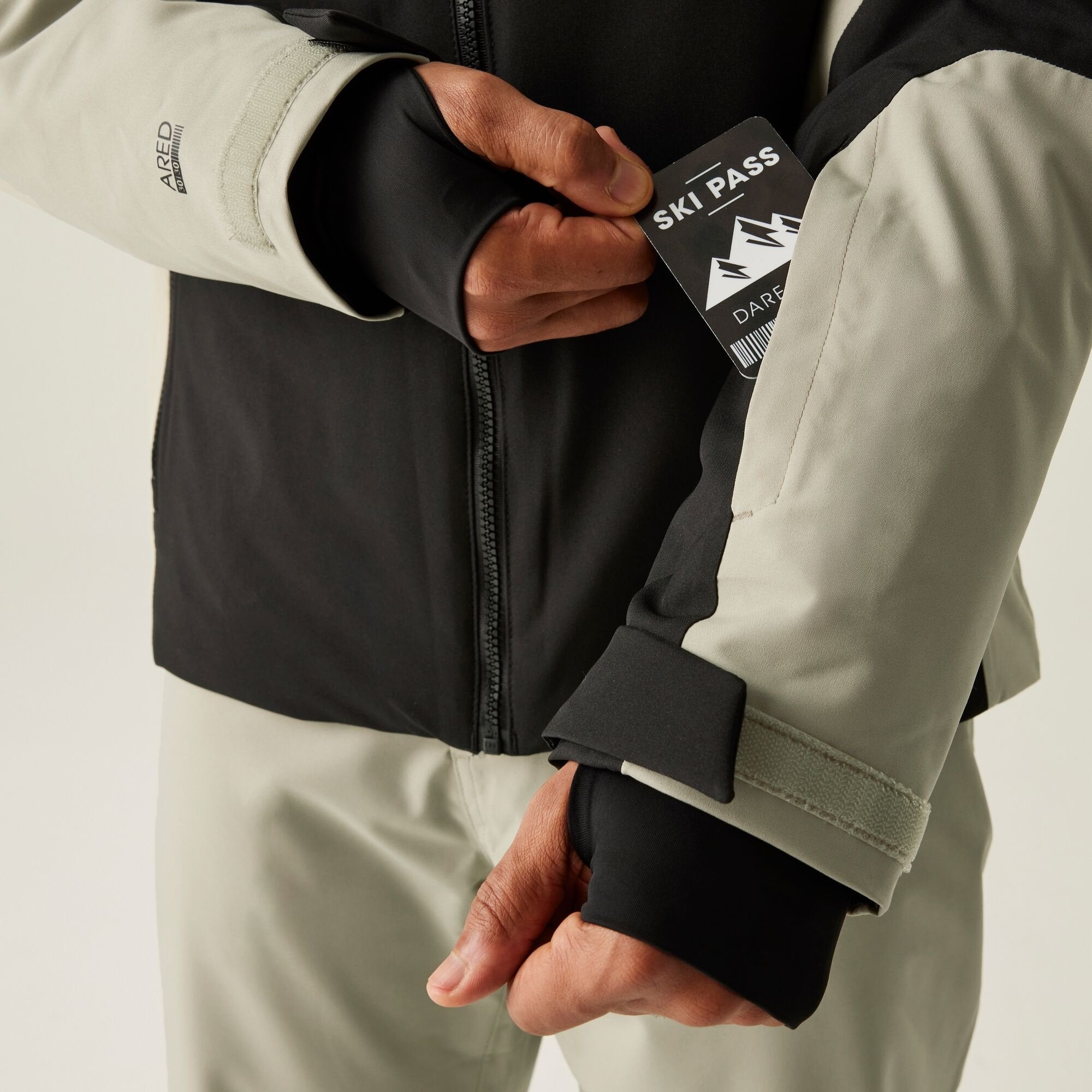 מעיל סקי Eagle III, חצאית שלג מובנית ומתכווננת