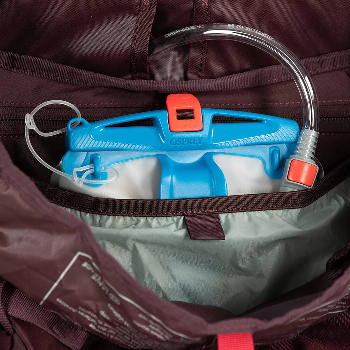 Osprey Kyte 68: גומיות Stow On The Go למקלות הליכה