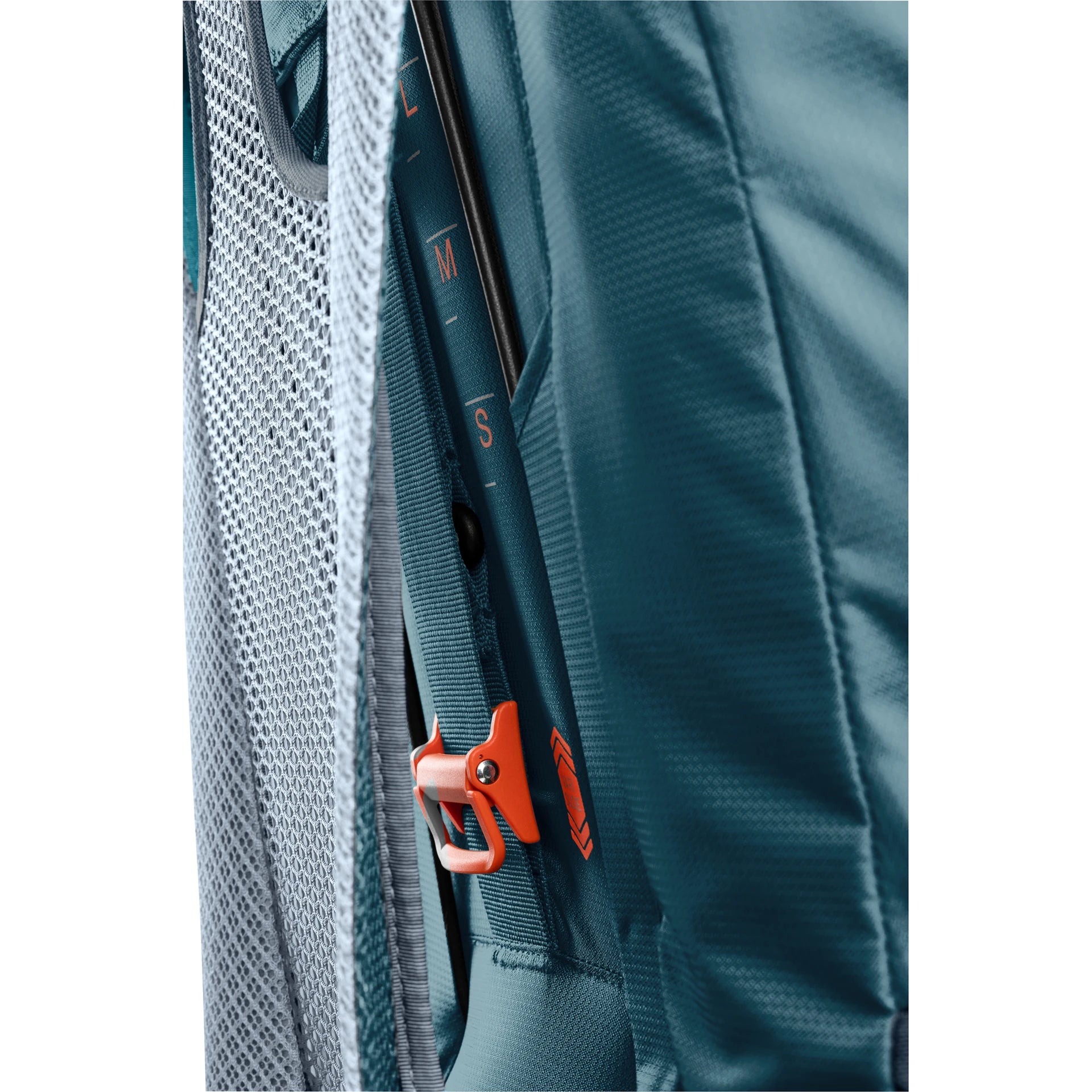 תרמיל Deuter Futura Air Trek 60+10 - עשוי מחומרים ממוחזרים ועמידים