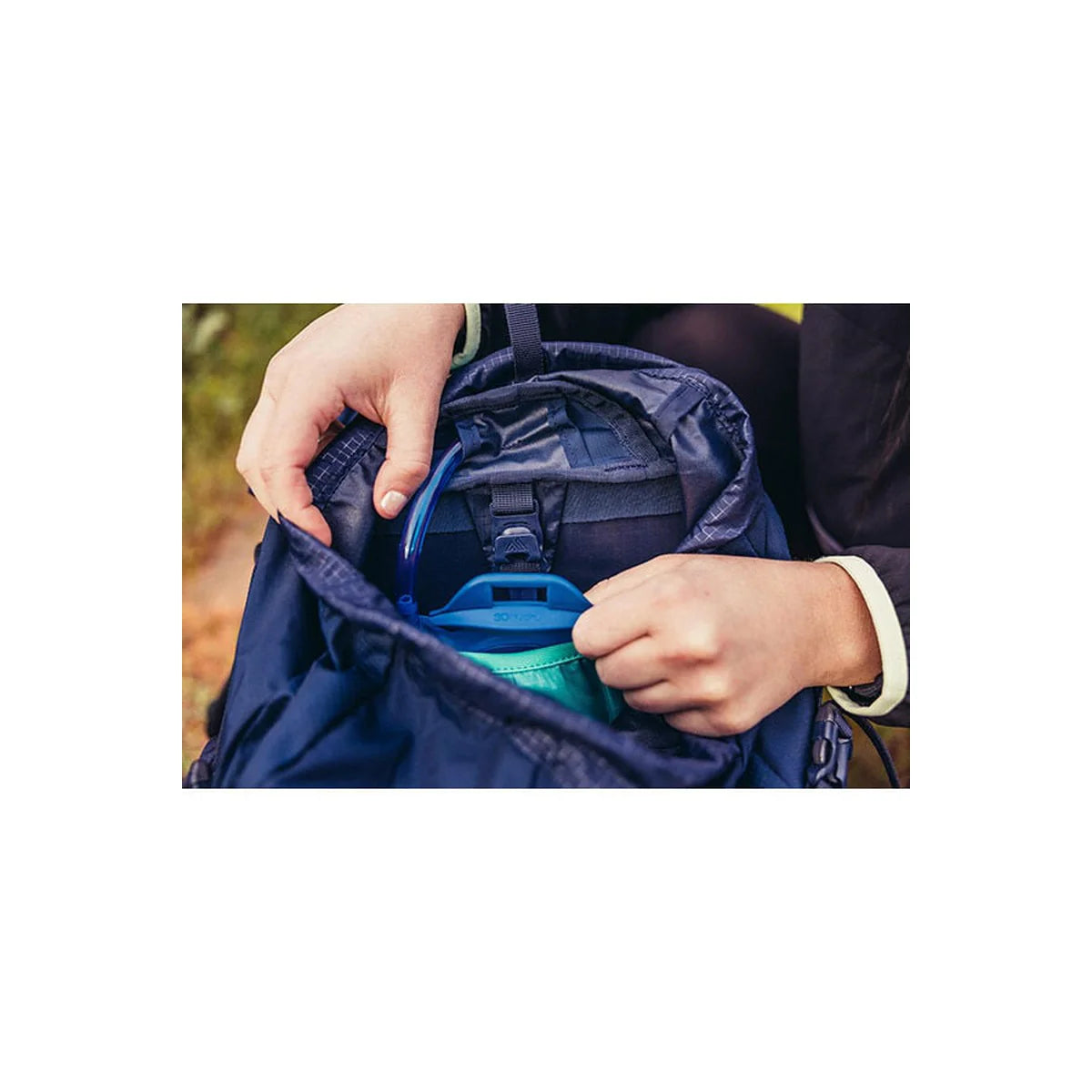 תרמיל טיולים לנשים - מבט מקרוב על חומרים ותפירה